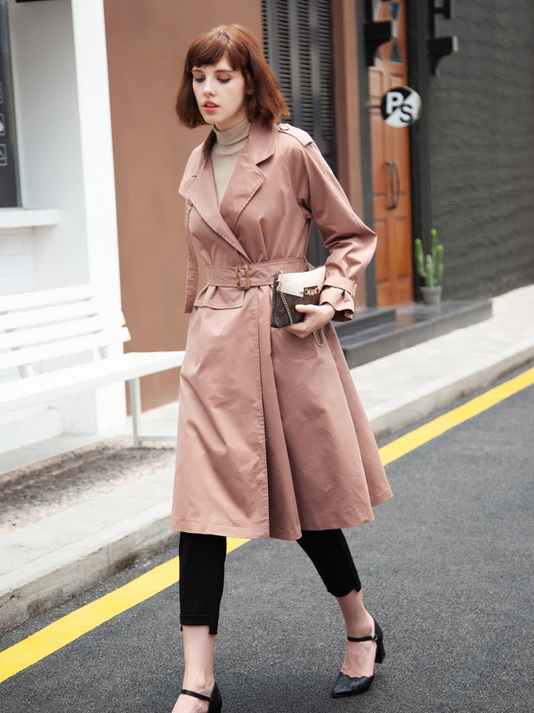 秋季风衣选什么颜色好看 秋之恋黑色风衣配什么颜色