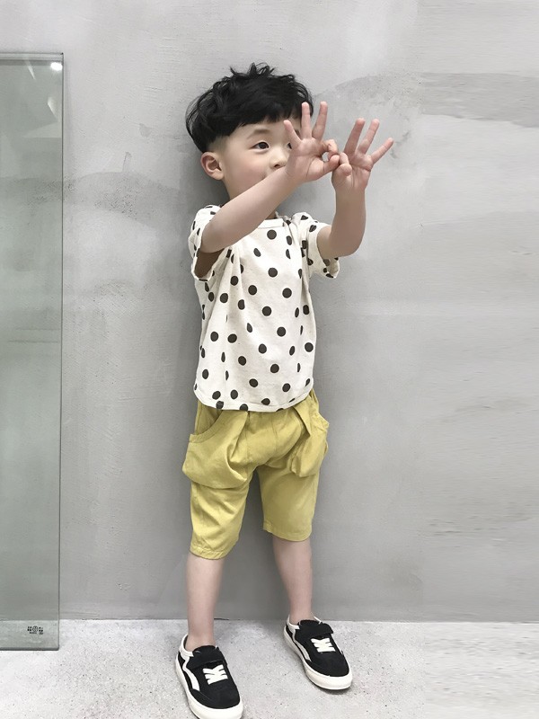 怎么运用简约的单品打造时尚童装造型 妹妹恩倪为你支招