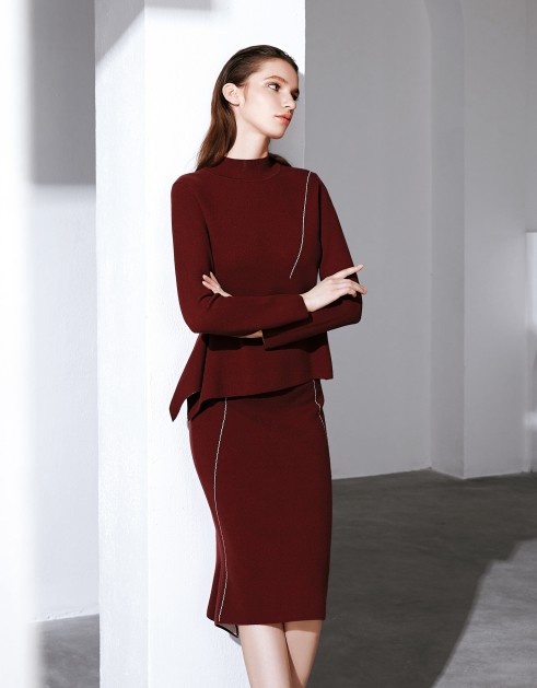 今年流行的毛衣颜色是什么 早秋毛衣下身配什么好看