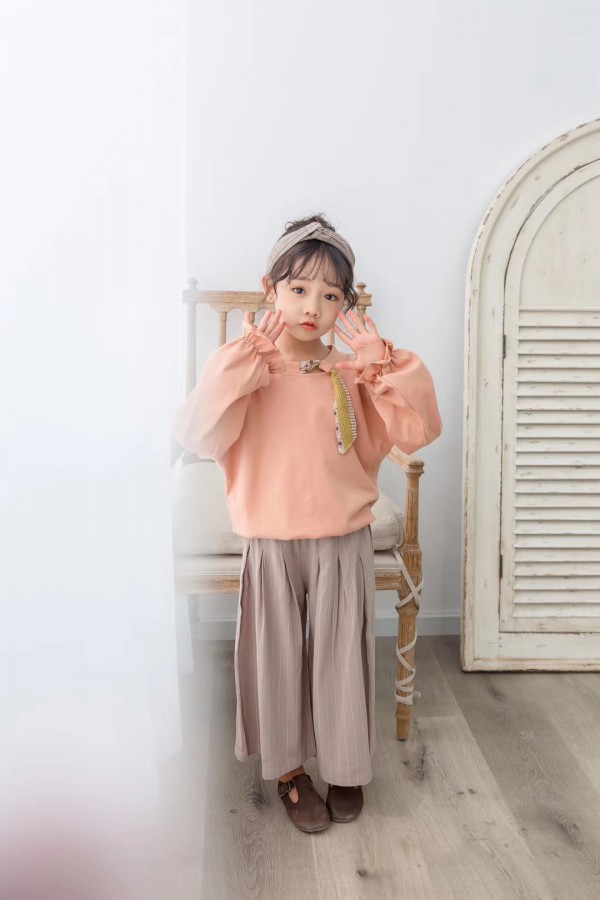 秋季宽松裤子怎么搭配上衣 宽松裤子配什么衣服好看