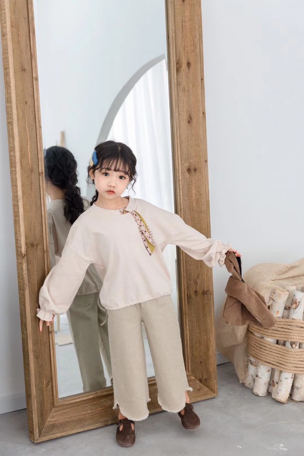 秋季宽松裤子怎么搭配上衣 宽松裤子配什么衣服好看