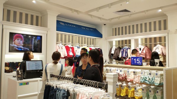 英伦风格的伊顿童装品牌实体店怎样引导客户进店?