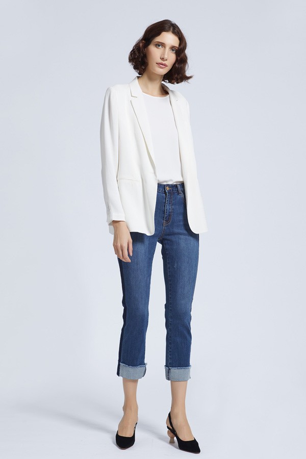 初秋什么单品能够凸显出女性魅力 卡蔓有什么品位穿搭