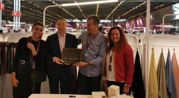 天竹亮相法国PV展上的长青竹