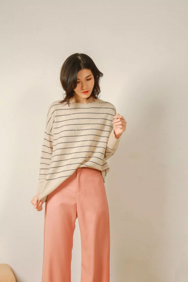 卡蔓女装新品上市 气质复古风穿搭