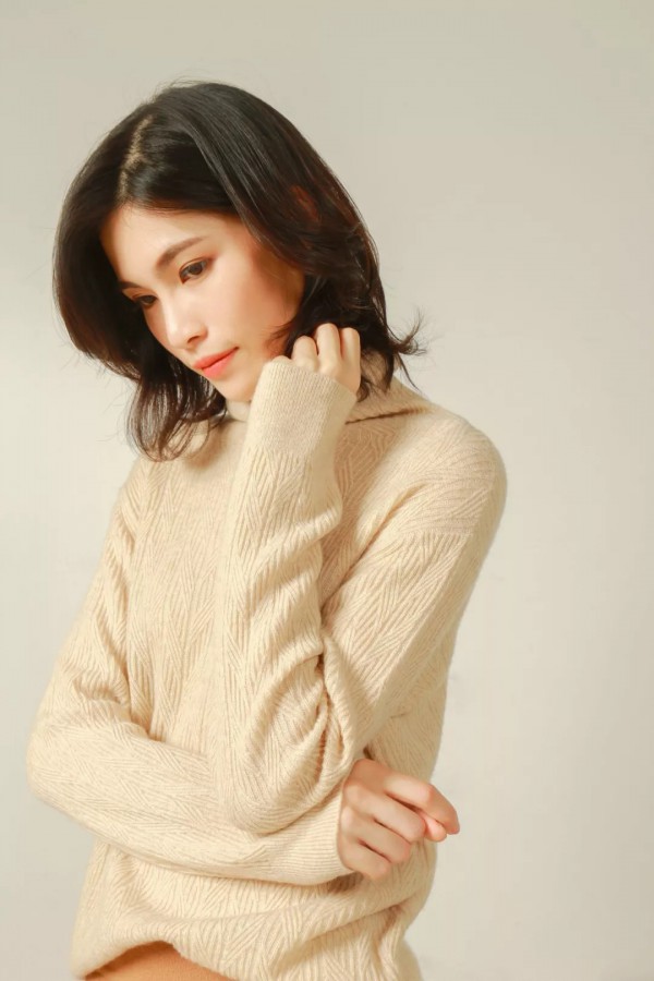 卡蔓女装新品上市 气质复古风穿搭