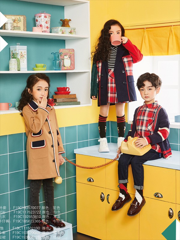 小资范秋季洋气童装流行款式 英伦风鞋子配什么衣服