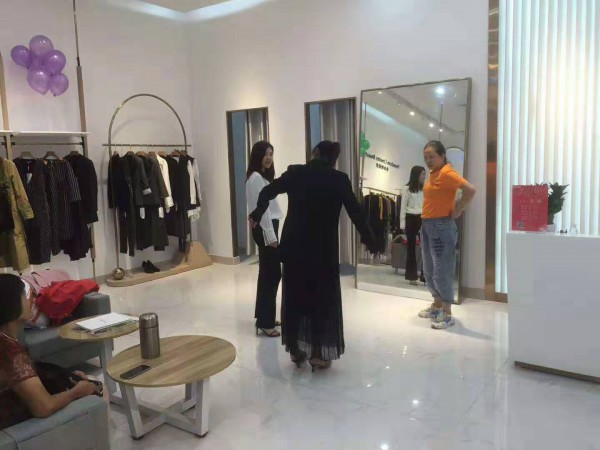 特大喜讯!!广东长安例格女装盛大开业!欢迎各位的光临!