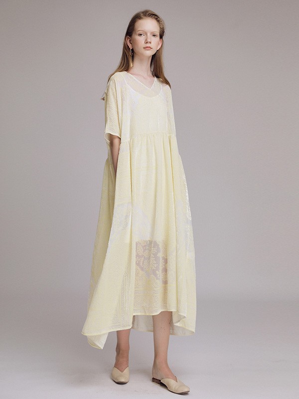 具有简约风情的连衣裙 班晓雪为你搭配