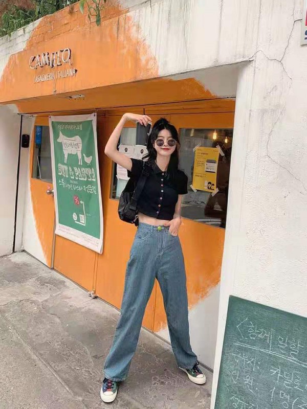 T恤女生怎么选 T恤怎么穿搭出时尚感