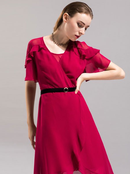 红色单品怎么选 卡佩诺让你轻松驾驭红色单品