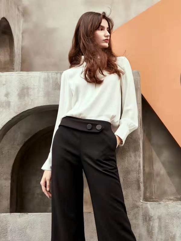 秋日怎么运用经典单品呈现气质造型 卡蔓为你支招