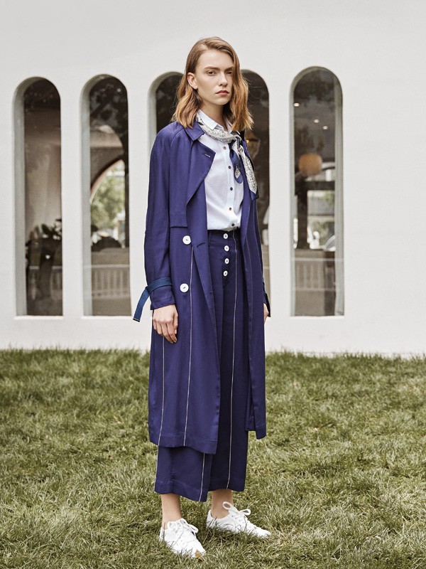 小个子女生适合长款风衣还是短款风衣 迪笛欧给你答案