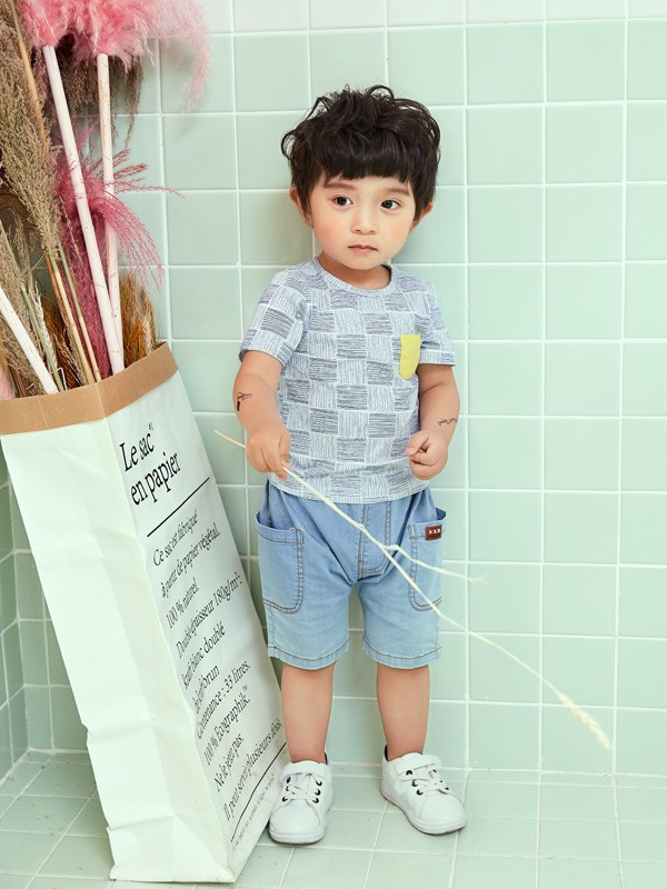 小男孩夏日清新穿搭 这样穿可爱又活泼