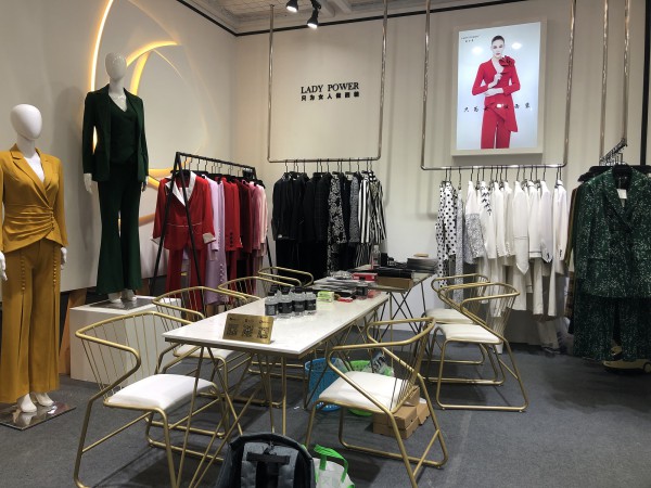 2019CHIC秋季展为您隆重展示LADY POWER 只为女人做西装