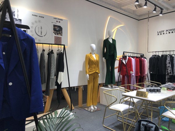 2019CHIC秋季展为您隆重展示LADY POWER 只为女人做西装