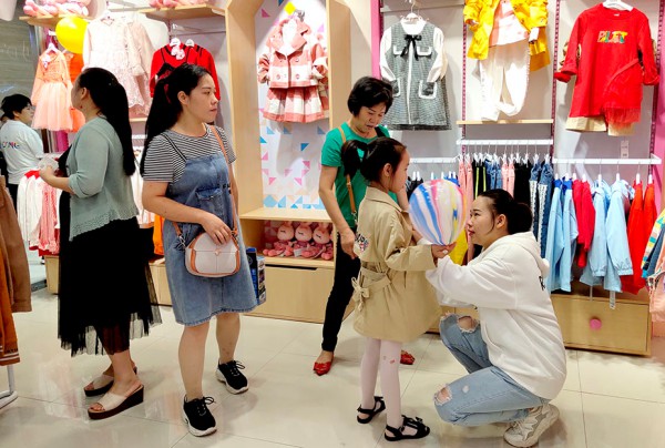 童装加盟十大品牌芭乐兔  多元化创收火爆市场