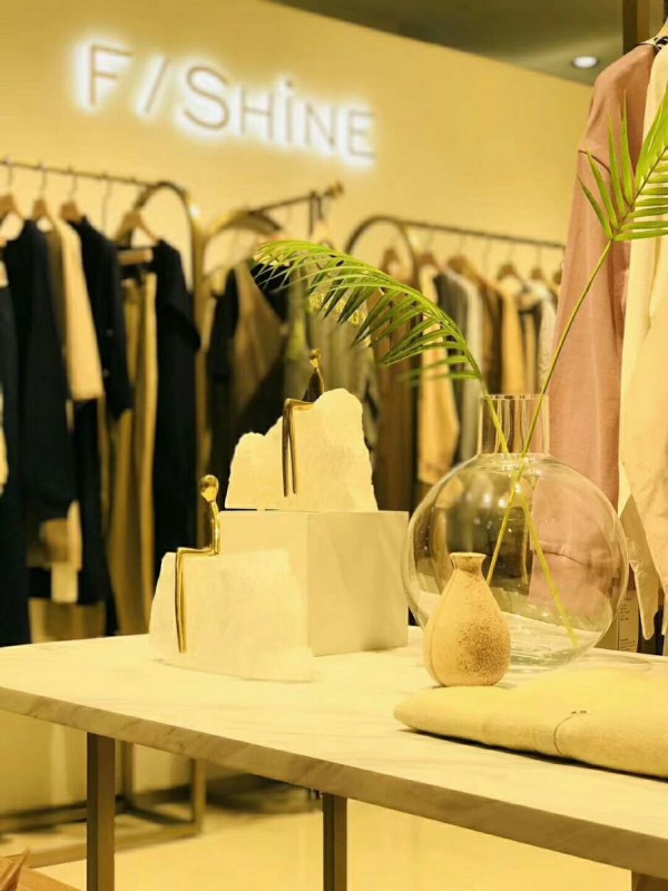 热烈祝贺方示女装湖州店盛大开业!祝生意兴隆