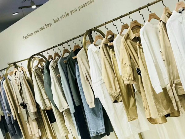 热烈祝贺方示女装湖州店盛大开业!祝生意兴隆