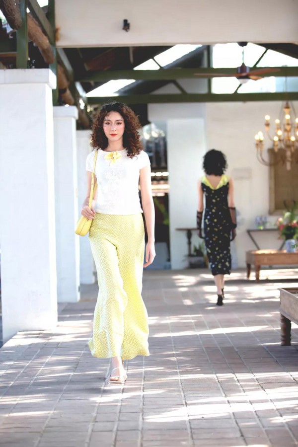 香莎2020春夏新品发布会 延续品牌优雅经典的花卉艺术设计理念