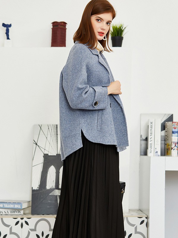 蓝色显白吗 这几款外套轻松撩动你的心