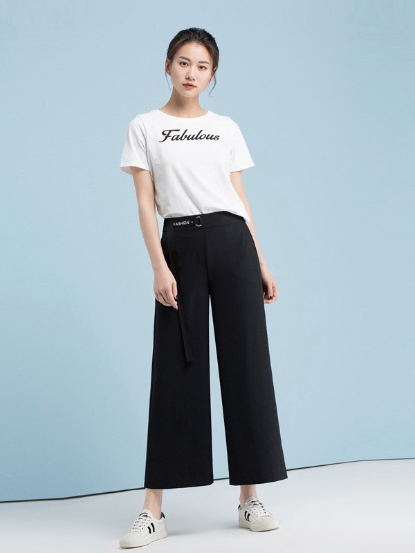 简约休闲裤装穿搭 领秀带你领略不一样的风采