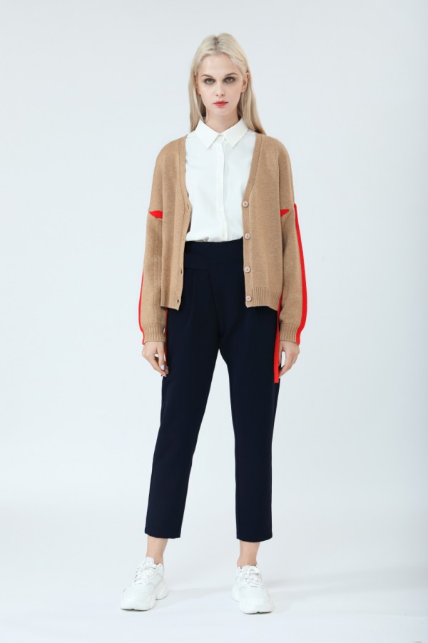 丹比奴女装秋季爆款来袭 集风度与温度于一体的毛衣单品