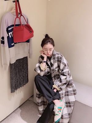 格纹大衣怎么搭配出冬季复古范