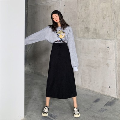 黑色长裙配什么上衣