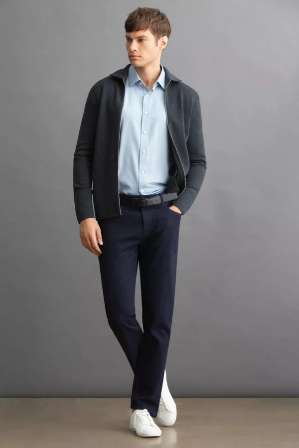 去旅游装哪些衣服 男生出差旅行箱里的衣服