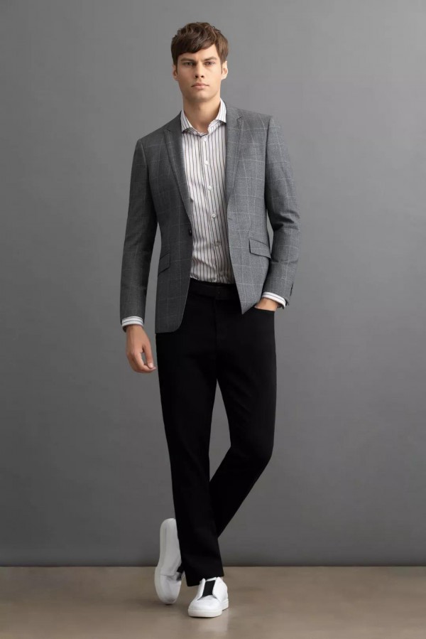 去旅游装哪些衣服 男生出差旅行箱里的衣服