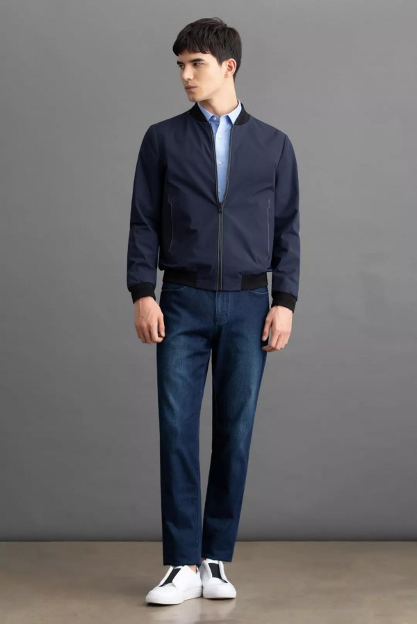 去旅游装哪些衣服 男生出差旅行箱里的衣服