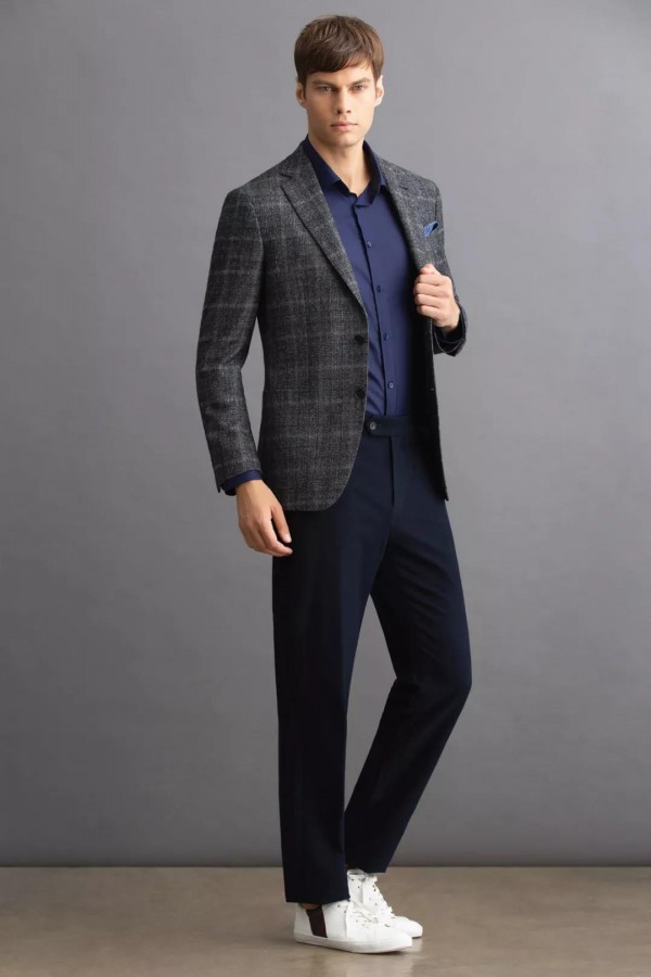 西装怎么搭配不显老 西装不单调搭配技巧