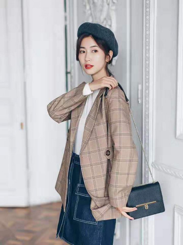 怎么运用西装外套打造出文艺造型 背带裤怎么穿出淑女感