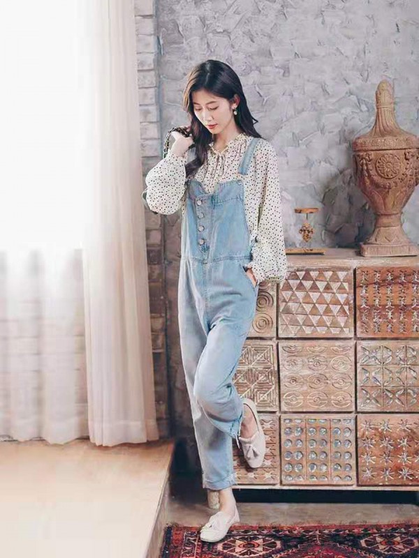 怎么运用西装外套打造出文艺造型 背带裤怎么穿出淑女感