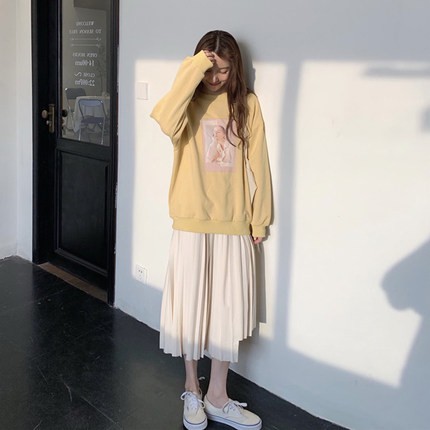 初秋穿搭 让随风起舞的百褶裙承包你的衣橱