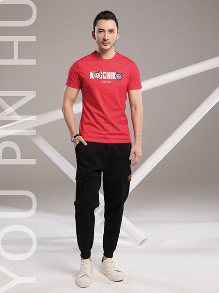 黑色休闲裤怎么穿搭更帅气 get简约的时尚穿搭