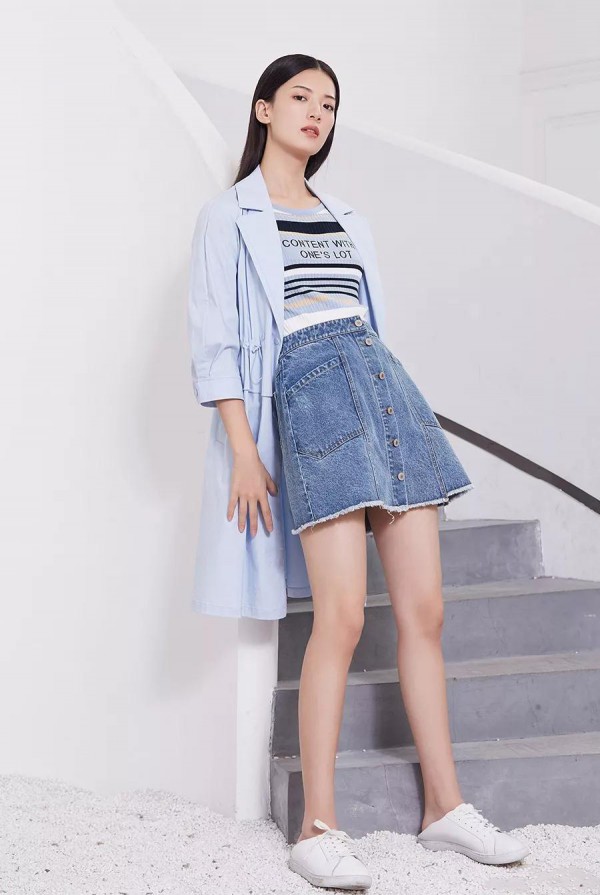 西纳维思女装 用多彩风衣开启新一年的缤纷生活