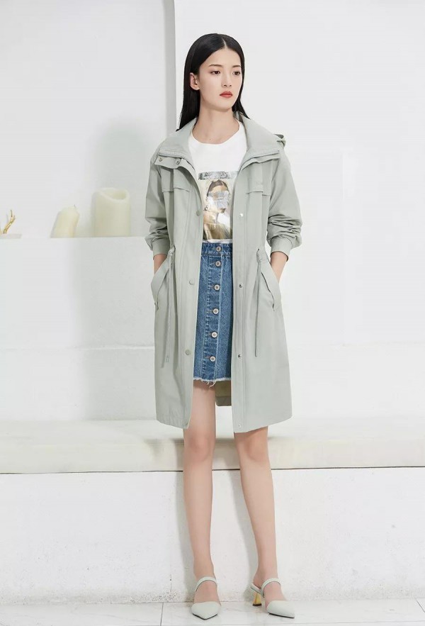 西纳维思女装 用多彩风衣开启新一年的缤纷生活