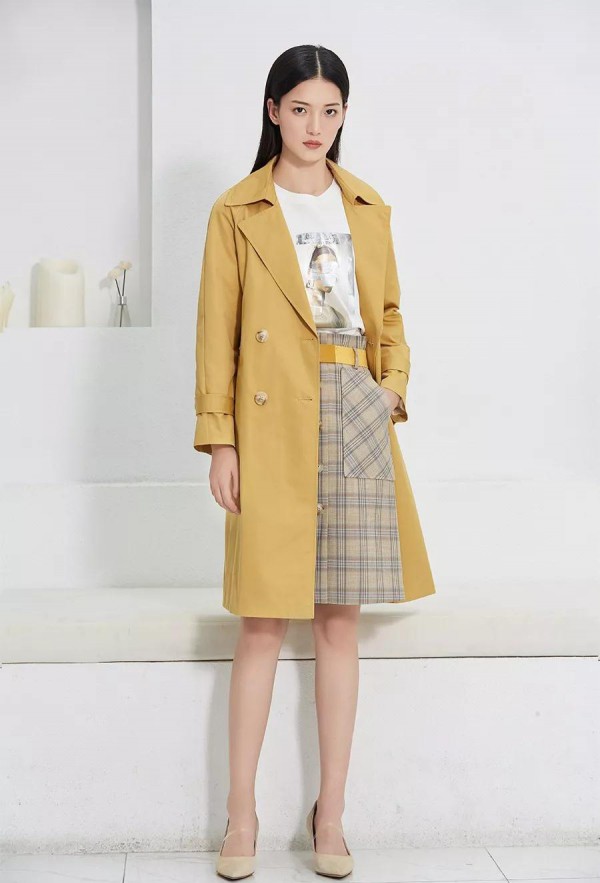 西纳维思女装 用多彩风衣开启新一年的缤纷生活