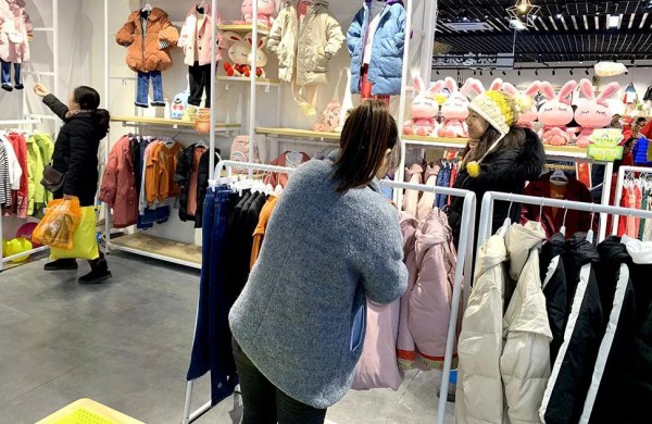 恭喜黄女士的芭乐兔童装加盟店开业大吉