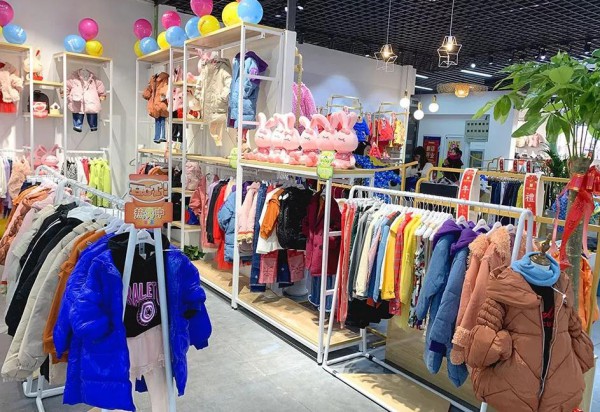 恭喜黄女士的芭乐兔童装加盟店开业大吉