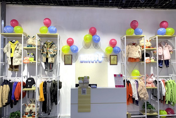 ️童装加盟选芭乐兔  恭喜黄女士的芭乐兔加盟店开业大吉