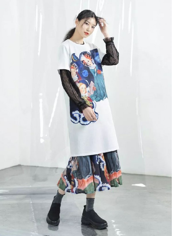 initial女装2020春装新款 跟我一起上太空