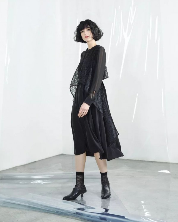 initial女装2020春装新款 跟我一起上太空