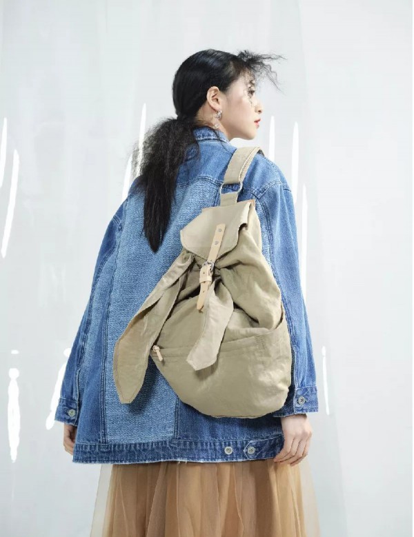 initial女装2020春装新款 跟我一起上太空