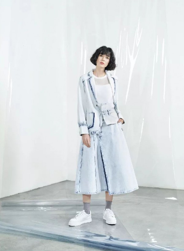 initial女装2020春装新款 跟我一起上太空