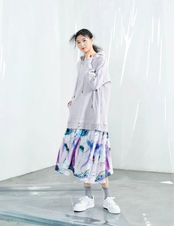 initial女装2020春装新款 跟我一起上太空