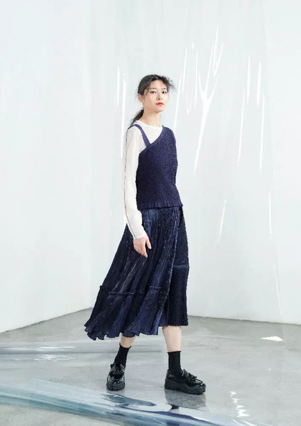 initial女装2020春装新款 跟我一起上太空