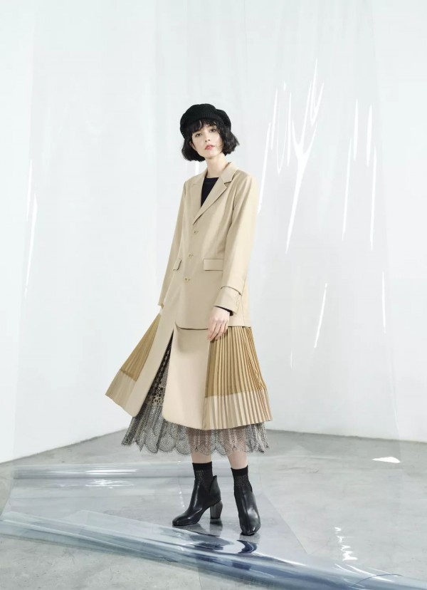 initial女装2020春装新款 跟我一起上太空